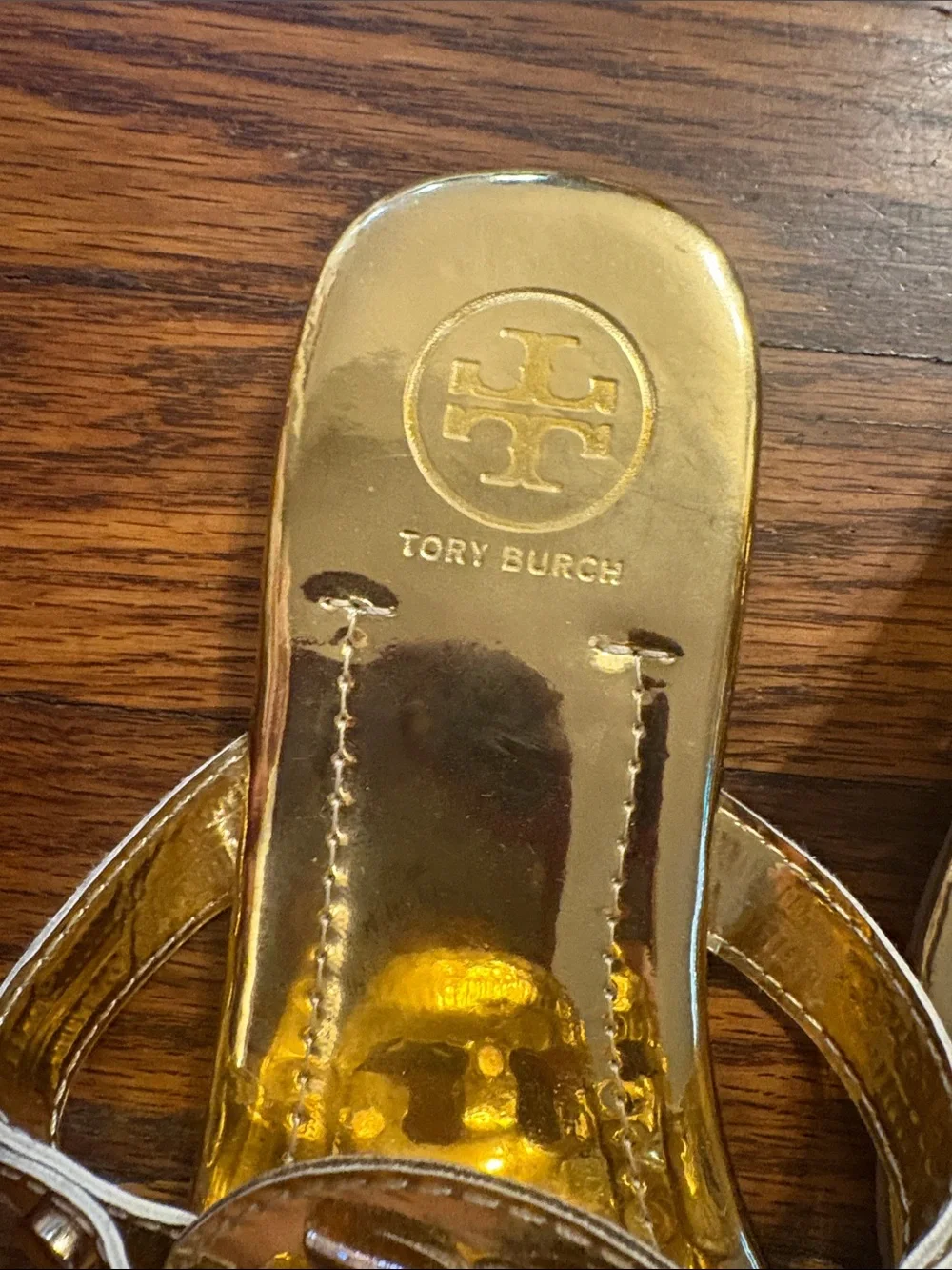 🎉Like New! Tory Burch Gold Patent Logo Thong Sandals